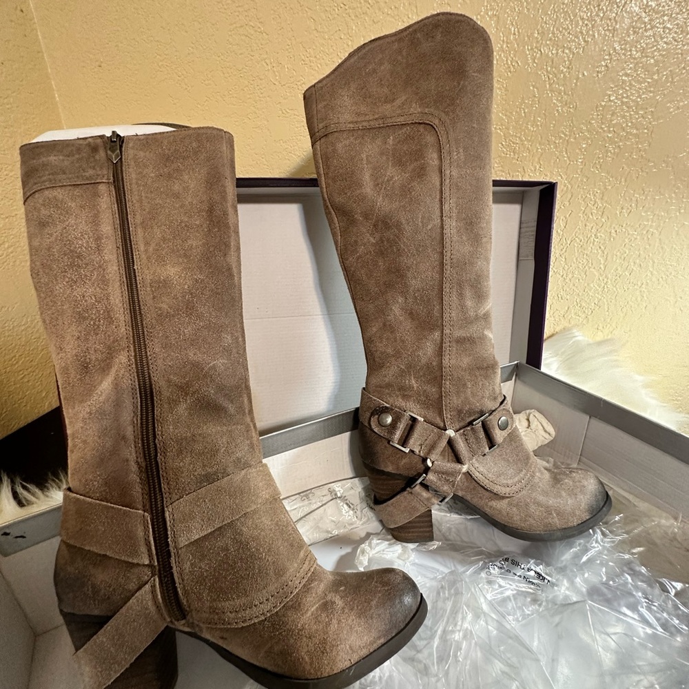 Fergie Black Suede boots